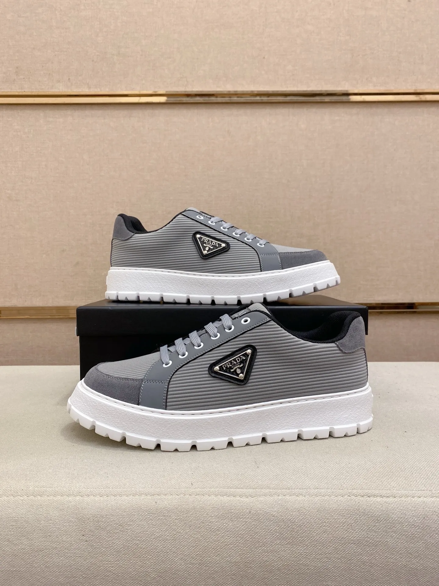 Men's men's shoes💰: 440💰[Prada～Prada] Trendy new styles are on the market. Same style as the official website. Counter quality. Original version. [Strong] [Strong] Imported selected first-layer cowhide. Comfortable and breathable sheepskin lining, fine workmanship, upper layer made of 100% pure cowhide, original last shape, comfortable on the feet, shoe sizes 38 to 44